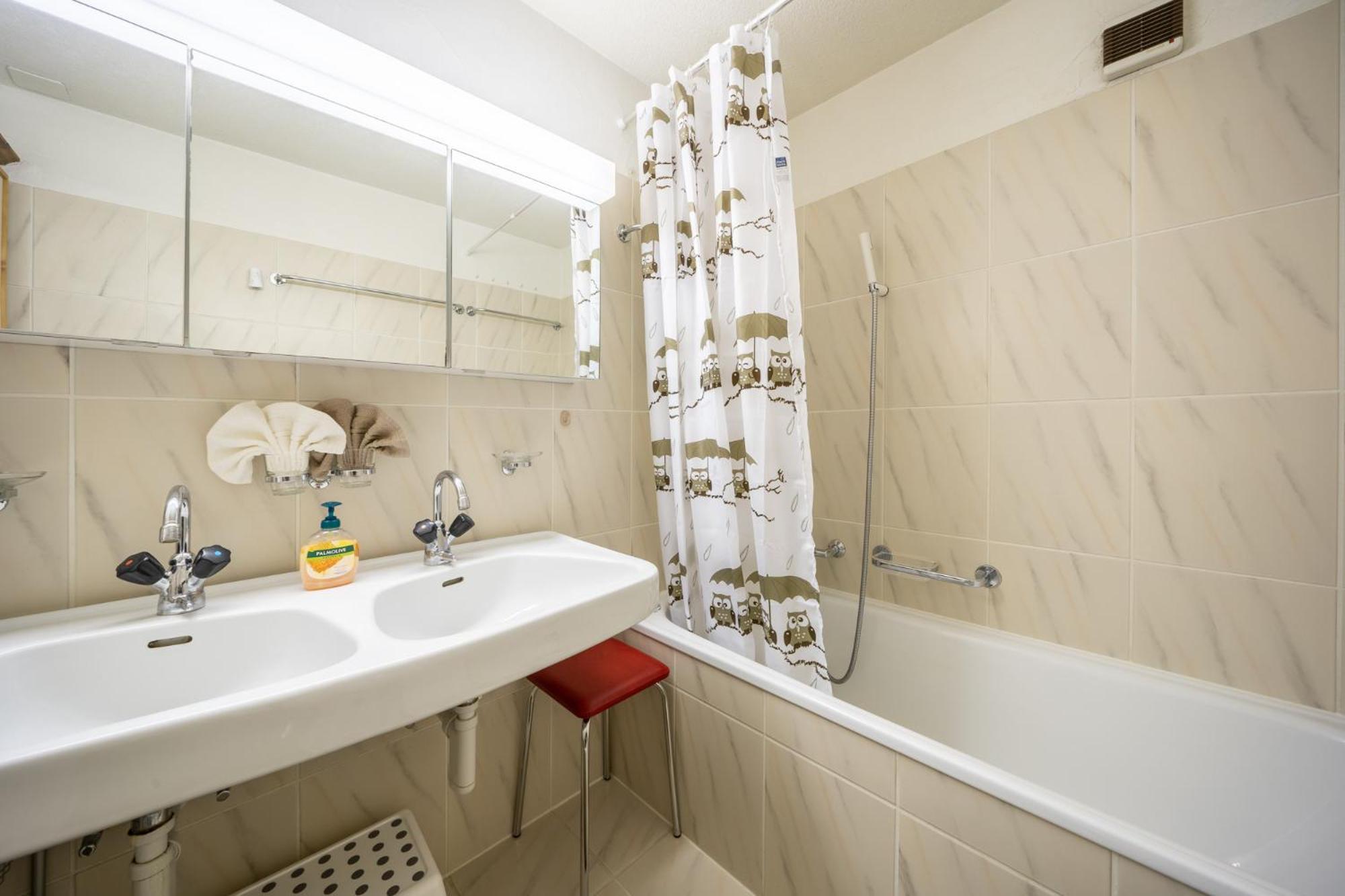 Chasa Plazza Gronda Apartment Lavin ภายนอก รูปภาพ