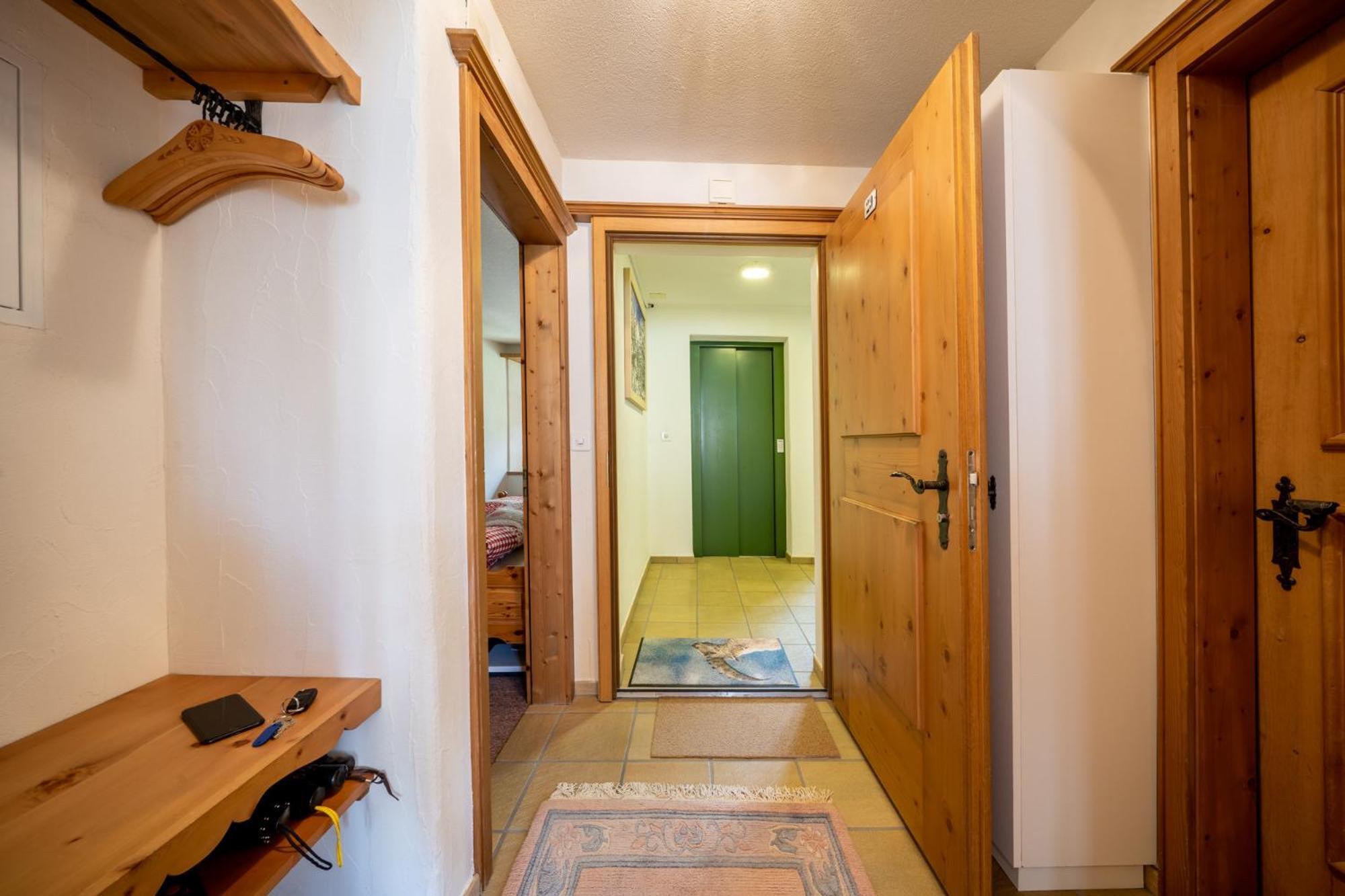 Chasa Plazza Gronda Apartment Lavin ภายนอก รูปภาพ